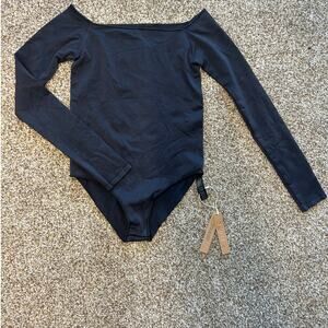 SKIMS Essential Bodysuit - Off the Shoulder